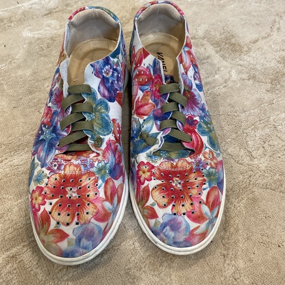 Vaneli Sport Lilo Multicolor Calf Leather Floral
Fashion Sneakers size 10 - Picture 3 of 7